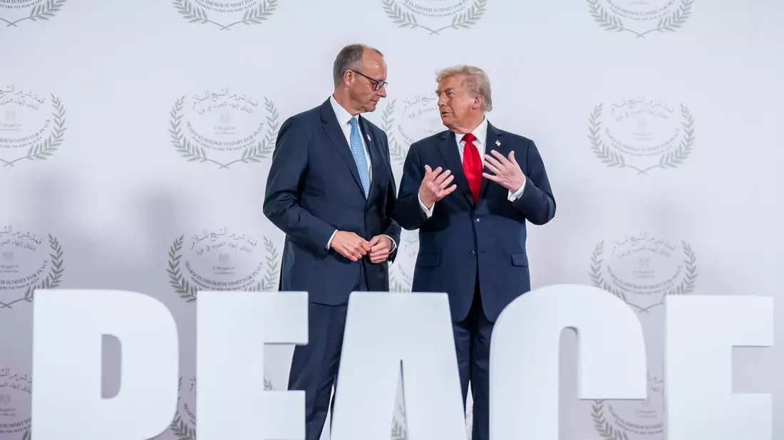 Nach Trumps Wende bei seiner Zolldrohung wird in Davos nun Merz' Rede erwartet. (Archivbild) - Bild: Michael Kappeler/dpa