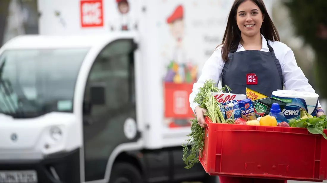 Picnic wurde in den Niederlanden gegründet. Seit 2018 gibt es den Lebensmittel-Lieferdienst, an dem Edeka beteiligt ist, auch in Deutschland. - Bild: Federico Gambarini/dpa