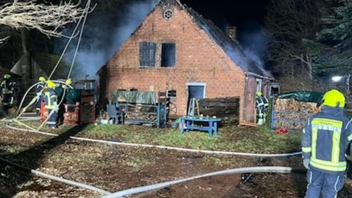 POL-CUX: Brand eines Einfamilienhauses in Hagen (Foto im Anhang) - Foto: presseportal.de