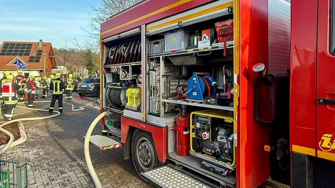 FW Kreuzau: Kellerbrand in Untermaubach Menschenleben in Gefahr /Vollalarm für die Feuerwehr Kreuzau - Bild: presseportal.de