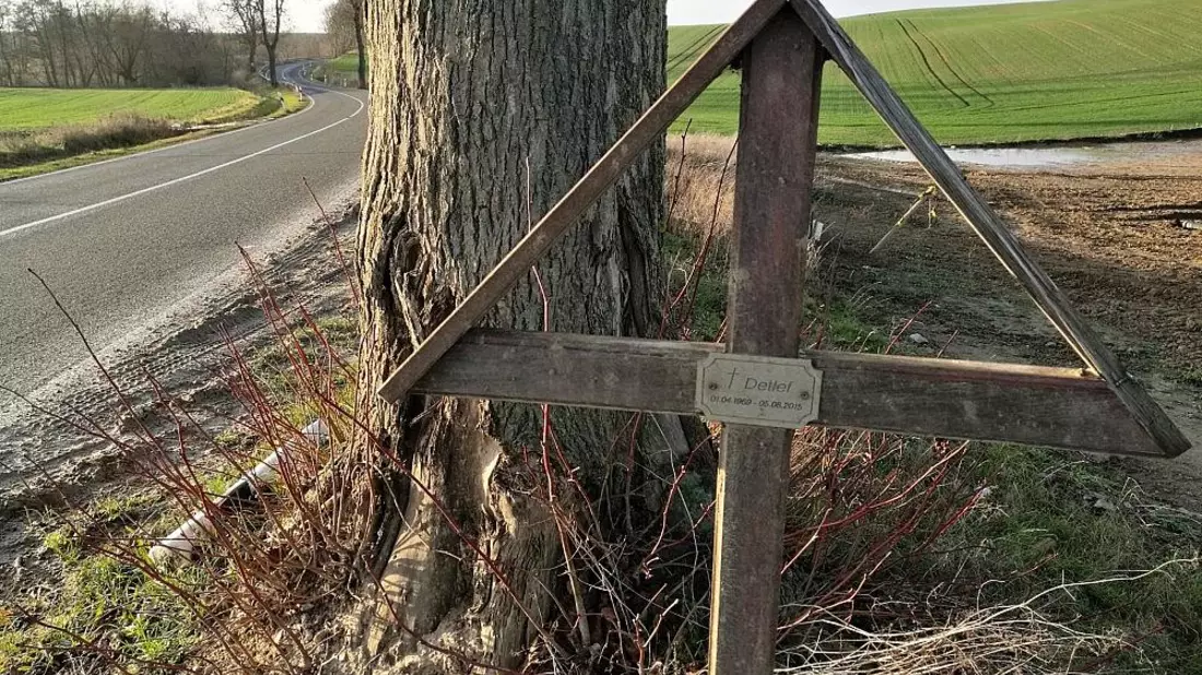 Unfallkreuz an Straßenrand (Archiv) - Bild: via dts Nachrichtenagentur