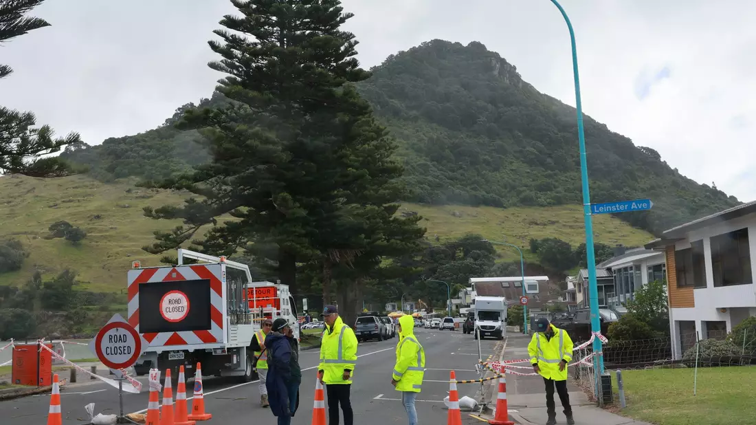 Die Suche nach den Vermissten soll auch in der Nacht fortgesetzt werden. - Bild: Mark Taylor/Waikato Times/Stuff/AP/dpa