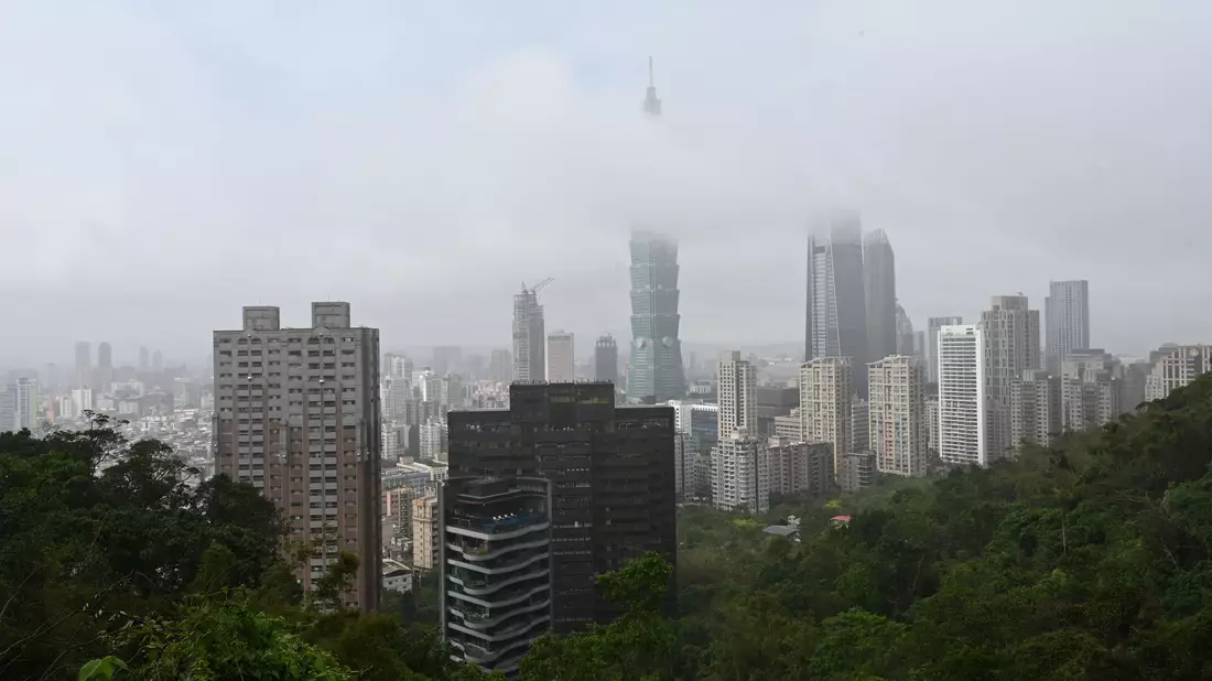 508 Meter, nur Glas, Stahl und Beton: Der Taipeh 101. - Bild: Johannes Neudecker/dpa