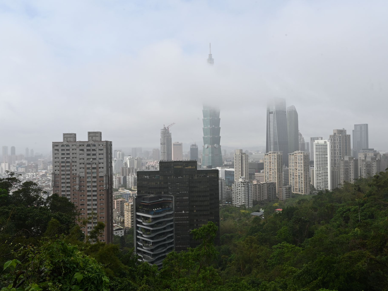 508 Meter, nur Glas, Stahl und Beton: Der Taipeh 101. - Foto: Johannes Neudecker/dpa