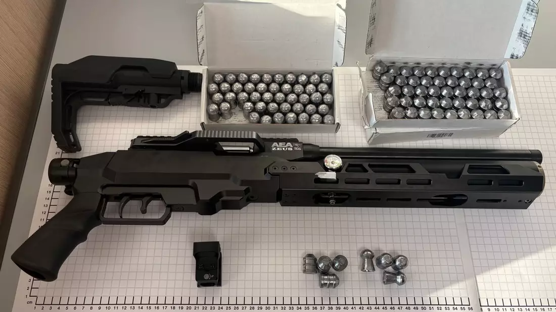 BPOL-BadBentheim: Langwaffe bei Grenzkontrolle sichergestellt - Bild: presseportal.de