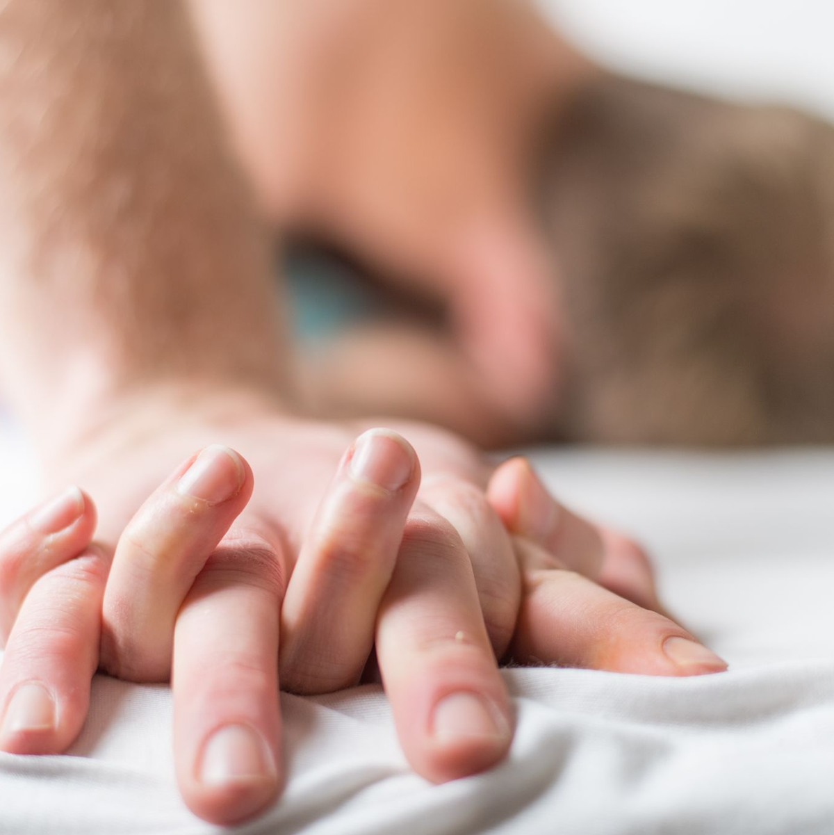 Jugendliche warten heute länger mit dem «ersten Mal» als noch vor sechs Jahren, wie eine Umfrage ergab. - Foto: Christophe Gateau/dpa