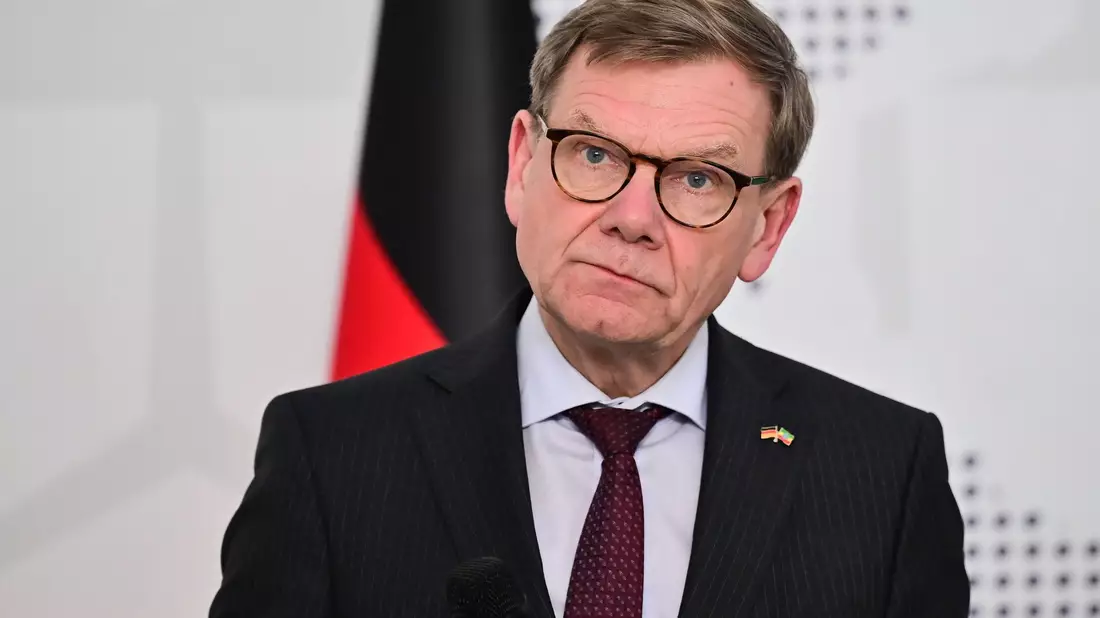  Deutschland weist nach der Festnahme einer mutmaßlichen Spionin für Russland einen Diplomaten der russischen Botschaft in Berlin aus, wie der Außenminister mitteilte.  - Bild: Sebastian Gollnow/dpa