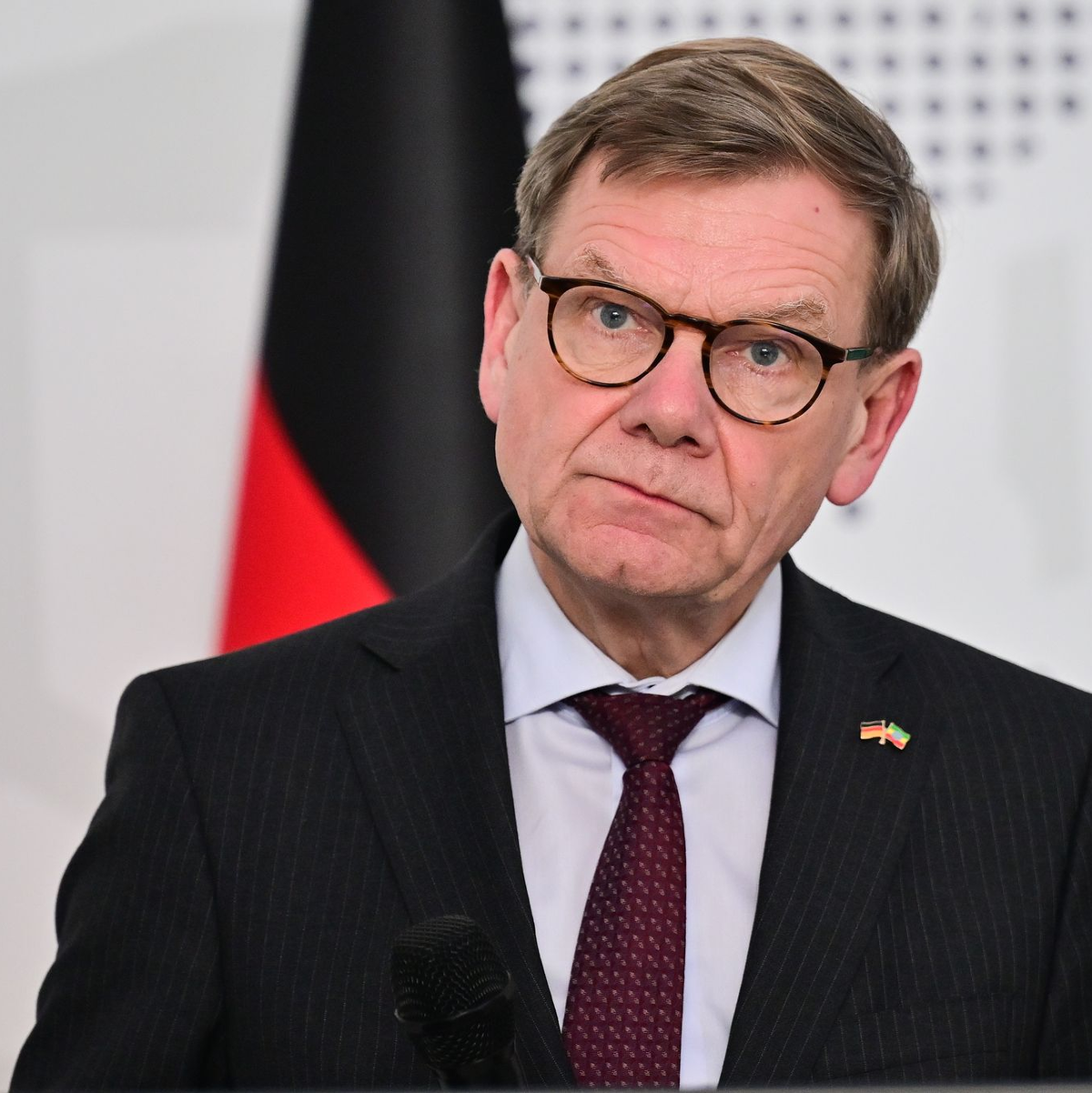  Deutschland weist nach der Festnahme einer mutmaßlichen Spionin für Russland einen Diplomaten der russischen Botschaft in Berlin aus, wie der Außenminister mitteilte.  - Foto: Sebastian Gollnow/dpa