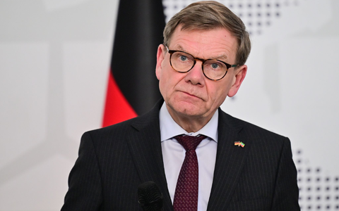  Deutschland weist nach der Festnahme einer mutmaßlichen Spionin für Russland einen Diplomaten der russischen Botschaft in Berlin aus, wie der Außenminister mitteilte.  - Foto: Sebastian Gollnow/dpa