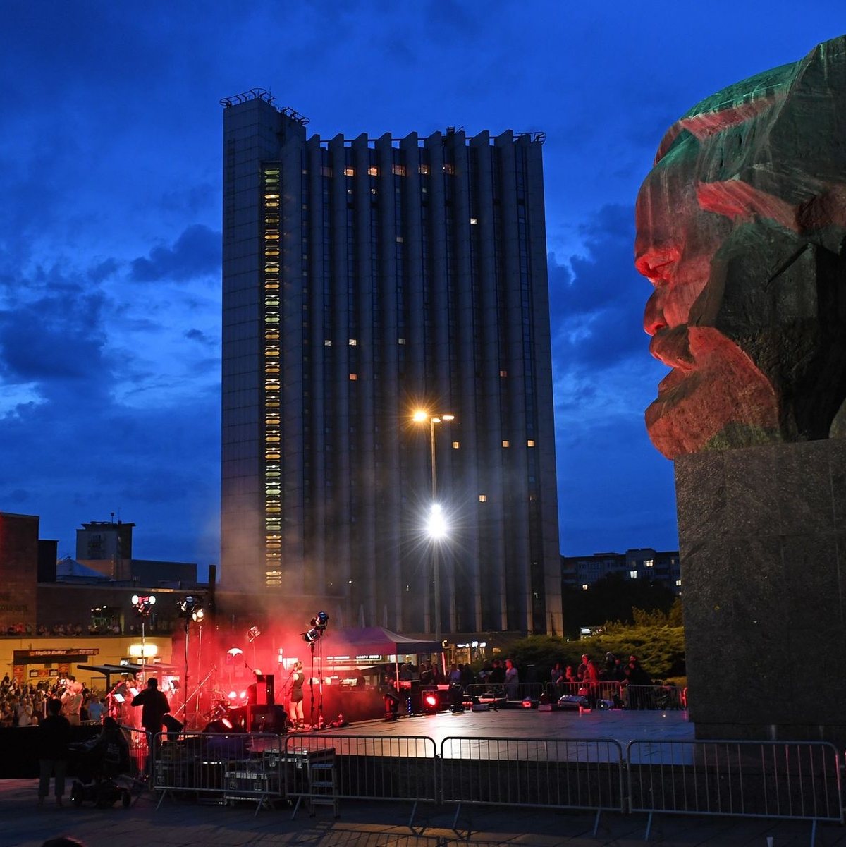 Blick auf das Congress Hotel unweit des Karl-Marx-Monuments in Chemnitz (Archivbild) - Foto: Hendrik Schmidt/dpa-Zentralbild/dpa