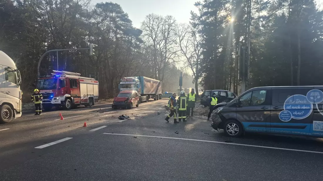 POL-HRO: Mehrere verletzte Personen bei Zusammenstoß auf der L072 - Bild: presseportal.de