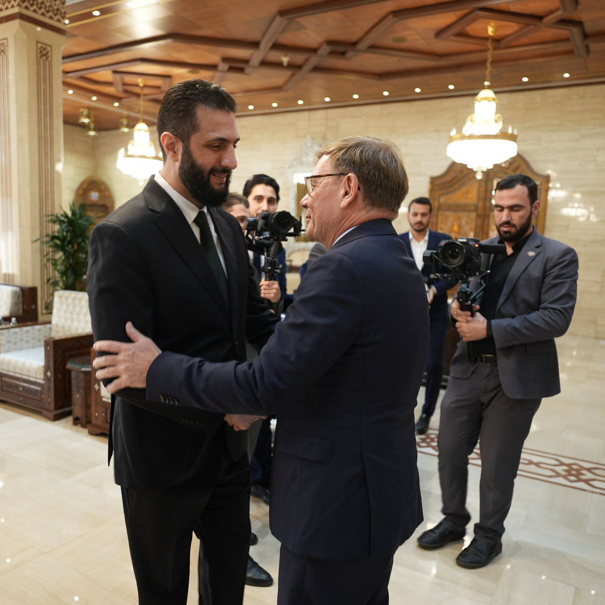 Syriens Interimspräsident Ahmed al-Scharaa hätte eigentlich diese Woche erstmals nach Deutschland kommen sollen. Er sagte den Besuch wegen der innenpolitischen Lage in seinem Land kurzfristig ab. (Archivbild) - Foto: Marcus Brandt/dpa