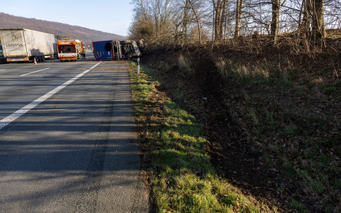 FW Porta Westfalica: 22.01.2026 - A2: Schwerer LKW-Unfall / 1 Verletzter - Foto: presseportal.de