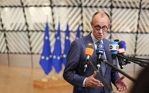Europa könne sich Respekt verschaffen, wenn es bedroht werde, meint Frankreichs Präsident Emmanuel Macron. - Foto: Michael Kappeler/dpa