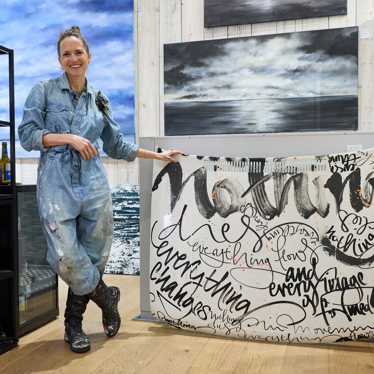 Handschmerzen kennt die Performance-Künstlerin nicht, sagt sie. Wenn sie einmal loslege, sei sie einfach im Flow.  - Foto: Georg Wendt/dpa