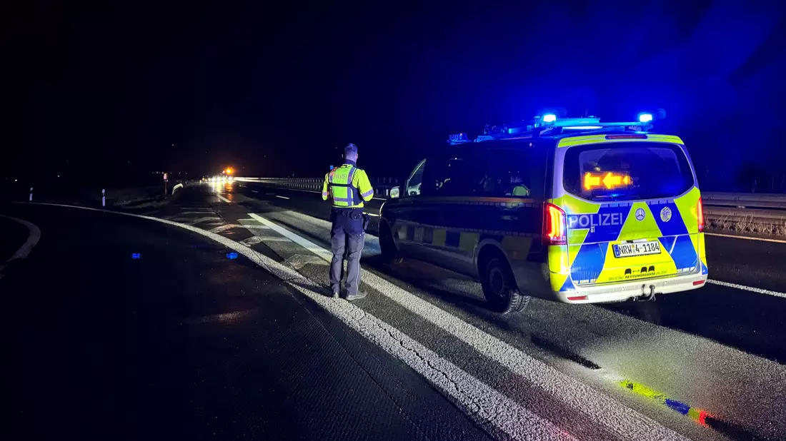 Bei einer Unfallserie auf der A 44 sind drei Menschen ums Leben gekommen und mindestens elf verletzt worden. - Bild: Christian Müller/TNN/dpa