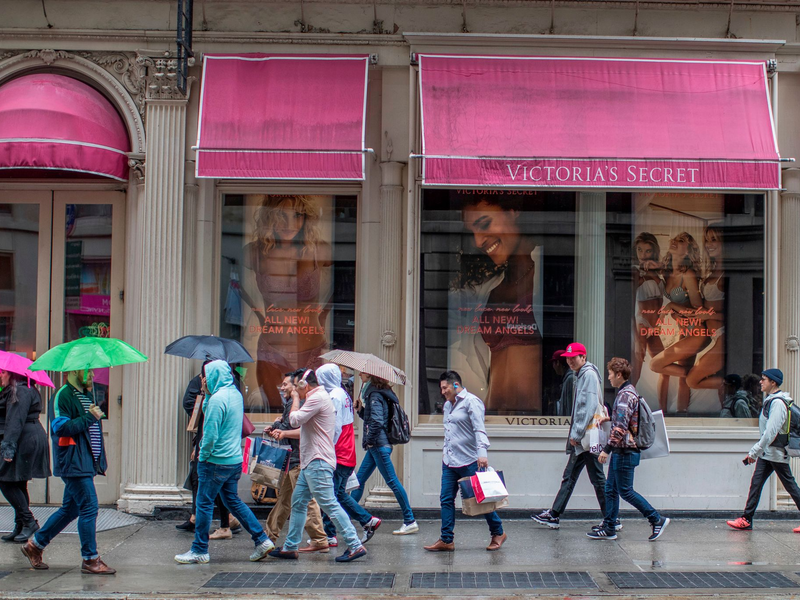 Weltweit gibt es mehr als 1.300 Geschäfte von «Victoria's Secret». (Archivbild) - Foto: Mary Altaffer/AP/dpa