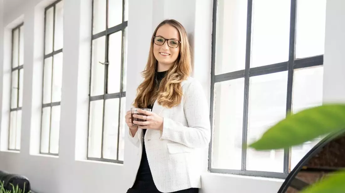 Online sichtbar, aber wirkungslos: Jana Micus erklärt, warum viele Unternehmen mit Social Media kaum Kunden gewinnen - Bild: presseportal.de