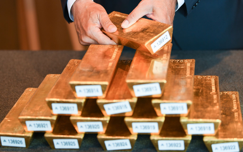 Mehr als ein Drittel der deutschen Goldreserven lagert in den USA. Die Bundesbank verweist darauf, dass sie die Bestände regelmäßig prüft. Hunderte Barren holte sie in den Jahren 2013 bis 2017 nach Deutschland. (Archivbild) - Foto: Arne Dedert/dpa