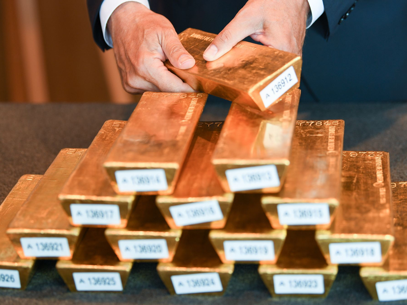 Mehr als ein Drittel der deutschen Goldreserven lagert in den USA. Die Bundesbank verweist darauf, dass sie die Bestände regelmäßig prüft. Hunderte Barren holte sie in den Jahren 2013 bis 2017 nach Deutschland. (Archivbild) - Foto: Arne Dedert/dpa