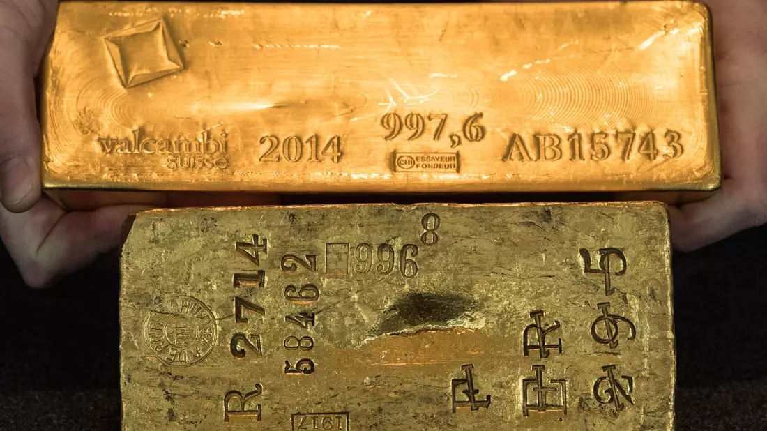 Die Bundesbank präsentiert Goldbarren, die sie aus dem Ausland in eigene Tresore nach Frankfurt geholt hat. (Archivbild) - Bild: Boris Roessler/dpa