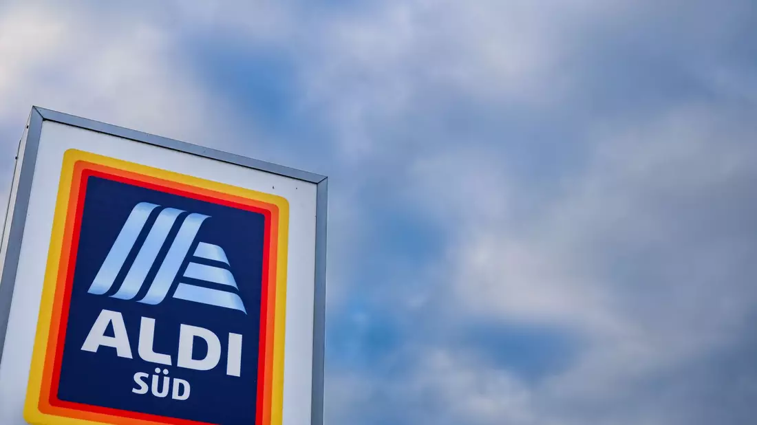 Der Discounter hat rund 2.000 Filialen in Deutschland. - Bild: Christoph Reichwein/dpa