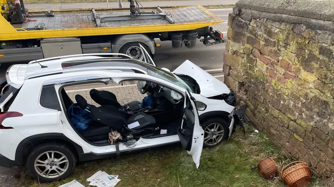 POL-PIROK: Schwerer Alleinunfall auf der L401 - Bild: presseportal.de