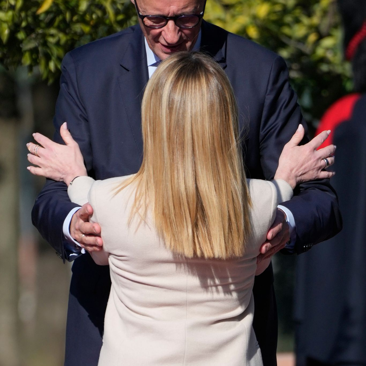 Kanzler Merz und Ministerpräsidentin Giorgia Meloni verstehen sich immer besser. - Foto: Gregorio Borgia/AP/dpa