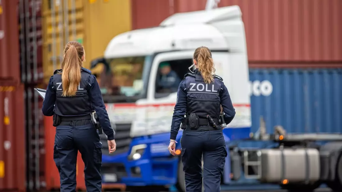 HZA-BS: Weltzolltag / ZOLL schützt die Gesellschaft durch Wachsamkeit und Engagement - Bild: presseportal.de
