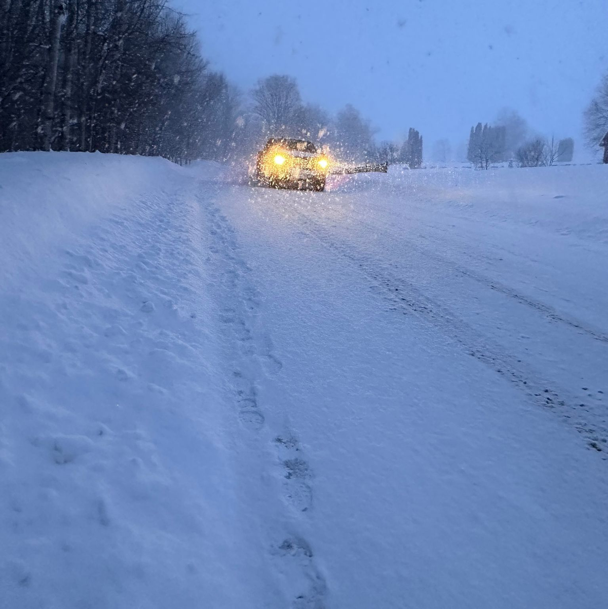 Es könnte einer der schwersten Winterstürme seit Jahren sein. - Foto: Cara Anna/AP/dpa