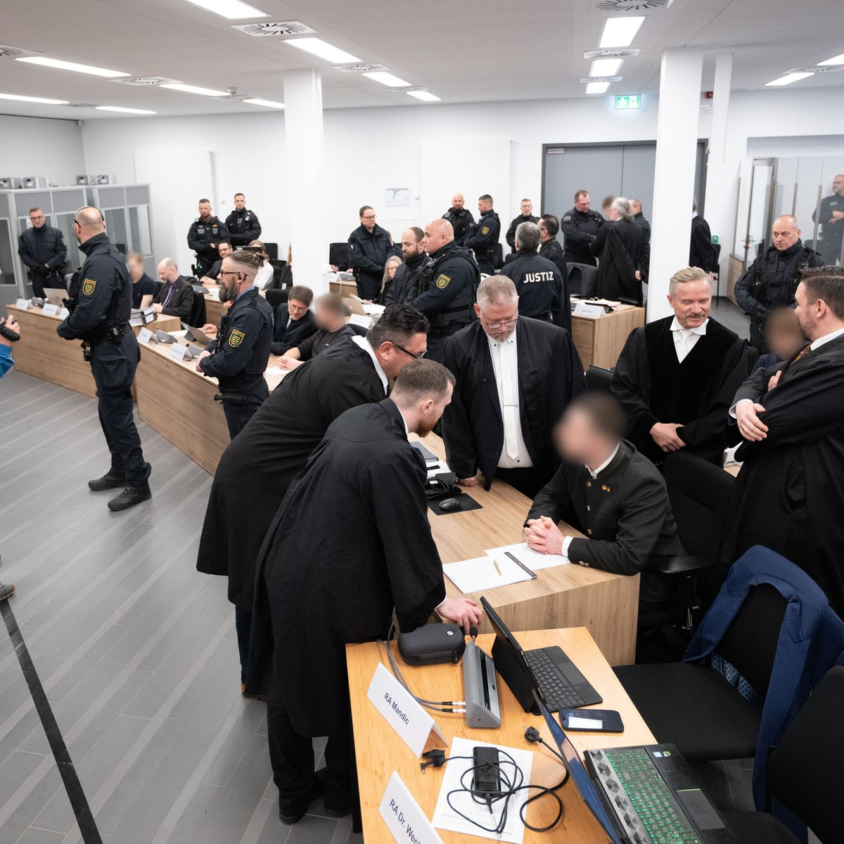 Das Oberlandesgericht Dresden hat zunächst 67 weitere Verhandlungstermine angesetzt. - Foto: Sebastian Kahnert/dpa