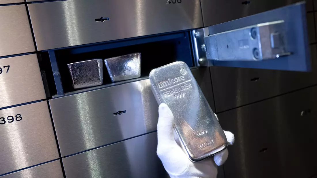 Edelmetalle - allen voran Gold - gelten bei vielen Investoren als sichere Häfen in Zeiten politischer Unsicherheiten. (Symbolbild) - Bild: Sven Hoppe/dpa