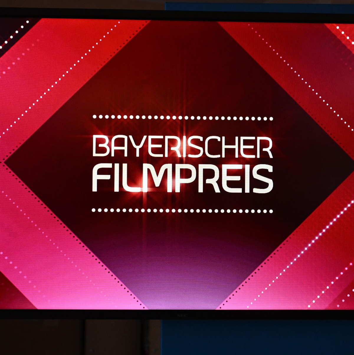 Der Bayerische Filmpreis würdigt bekannte und neue Talente. (Archivbild) - Foto: Felix Hörhager/dpa