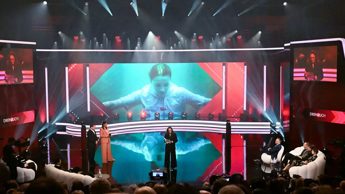 Yvonne Görlach gewinnt für «Karla» den Drehbuchpreis - Bild: Felix Hörhager/dpa