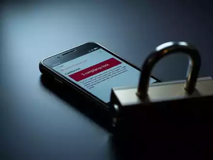 Betrüger nutzen gefälschte Compliance-Warnungen für Phishing - Foto: über boerse-global.de