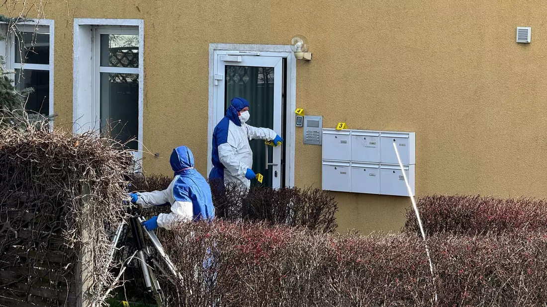 Im März wurde ein 26 Jahre alter Afghane bei einem Polizeieinsatz in Schönebeck (Sachsen-Anhalt) von der Polizei angeschossen. Er starb kurz darauf im Krankenhaus. (Archivbild) - Bild: Thomas Schulz/dpa