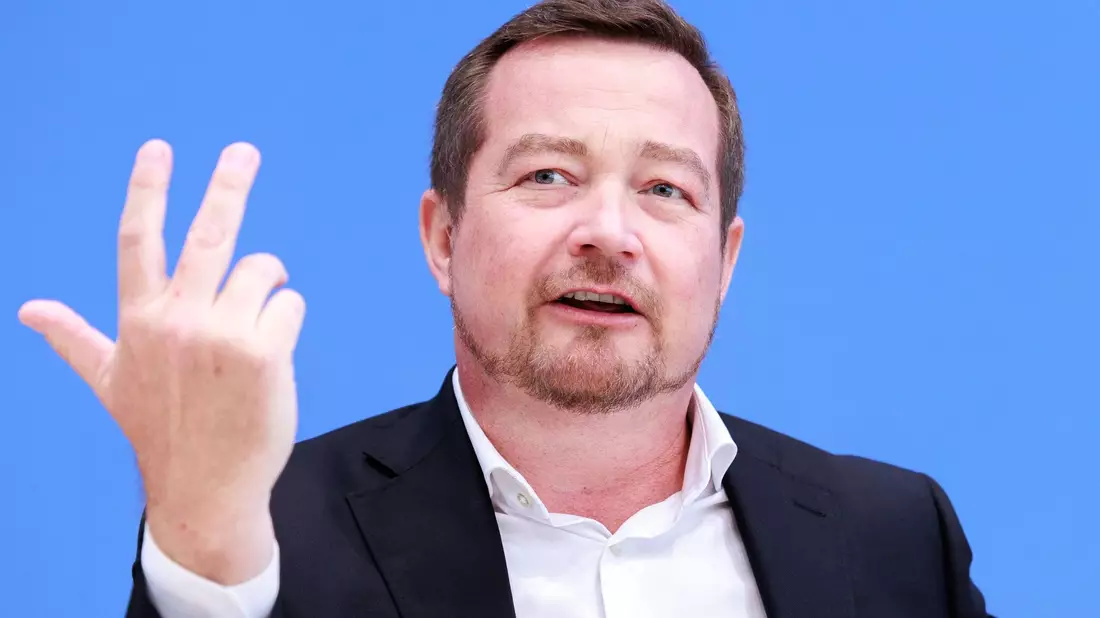 Der Polizeibeauftragte des Bundes, Uli Grötsch (SPD), sah den Taser früher kritisch, hat seine Meinung aber inzwischen geändert. (Archivfoto) - Bild: Carsten Koall/dpa