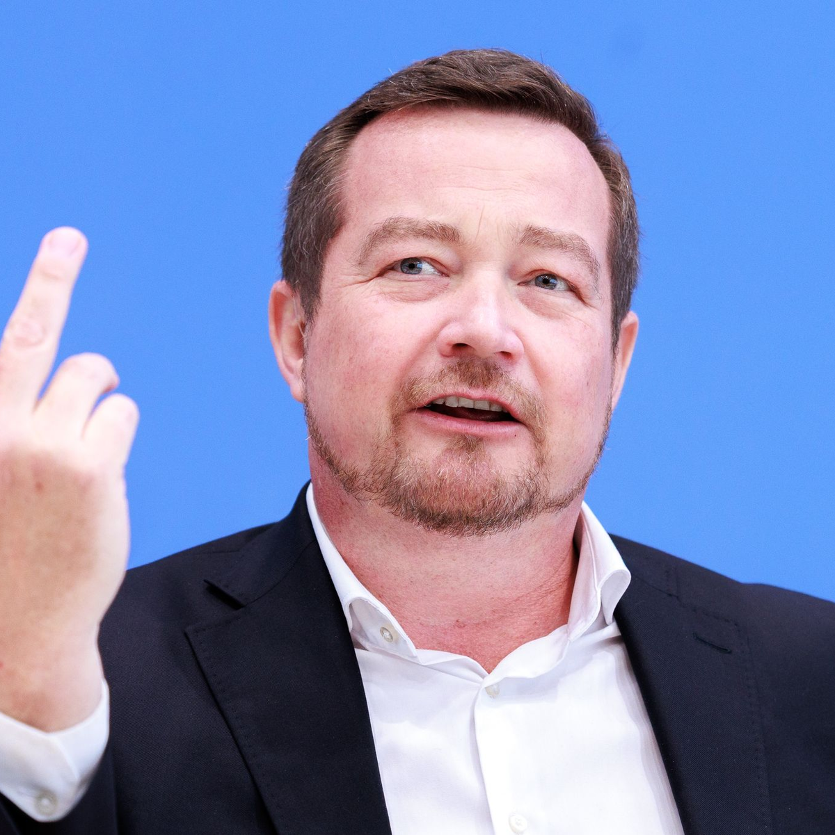 Der Polizeibeauftragte des Bundes, Uli Grötsch (SPD), sah den Taser früher kritisch, hat seine Meinung aber inzwischen geändert. (Archivfoto) - Foto: Carsten Koall/dpa