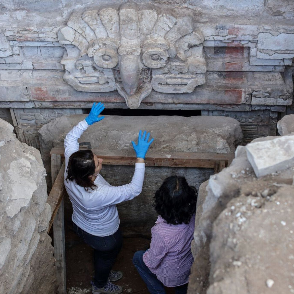 Eine Eule bewacht den Eingang zum Grab. - Foto: Luis Gerardo Peña Torres/Instituto Nacional de Antropologia e Historia (INAH)/dpa