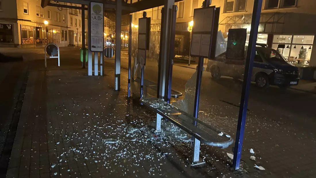 POL-PIZW: Wer hat die Glasscheibe zerstört? - Bild: presseportal.de