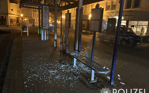POL-PIZW: Wer hat die Glasscheibe zerstört? - Foto: presseportal.de