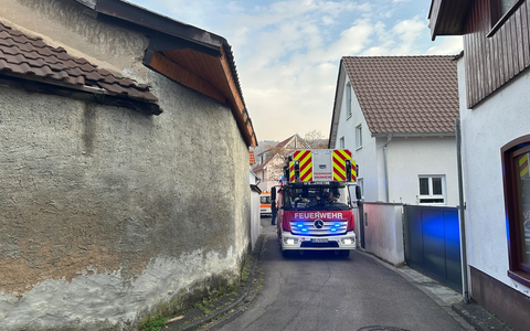 FW Weinheim: Gemeldeter Kaminbrand in der Rosengasse - Foto: presseportal.de