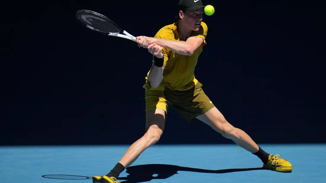 Jannik Sinner quälte sich in Melbourne ins Achtelfinale. - Bild: Dita Alangkara/AP/dpa