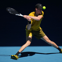 Jannik Sinner quälte sich in Melbourne ins Achtelfinale. - Foto: Dita Alangkara/AP/dpa