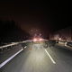 Der Sattelauflieger blockierte in der Dunkelheit alle Fahrspuren der Autobahn. (Foto: Polizei Bremen/dpa) - Foto: -/Polizei Bremen/dpa