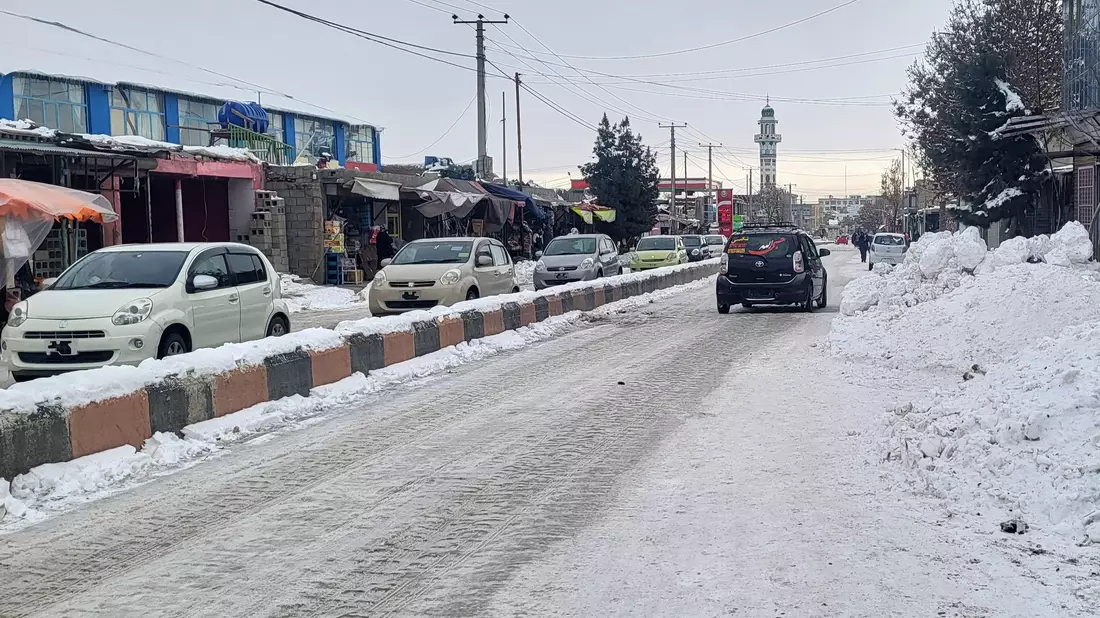 Nach heftigen Regenfällen hat es in Afghanistan Dutzende Tote und Verletzte gegeben.  - Bild: Mohammad Amin/AP/dpa