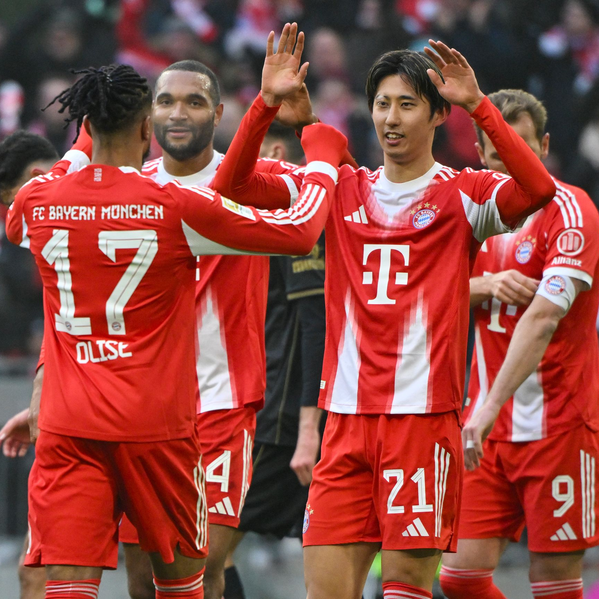 Hiroki Ito jubelt über sein Tor zum 1:0. - Foto: Peter Kneffel/dpa