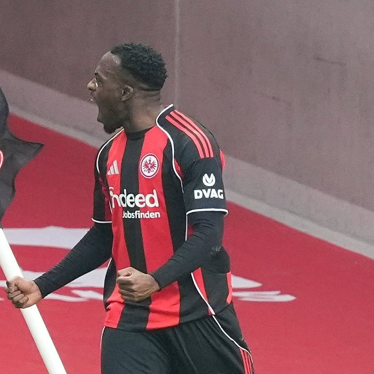  Arnaud Kalimuendo erzielte gegen Hoffenheim sein erstes Heimtor für die Frankfurter. - Foto: Marc Schüler/dpa