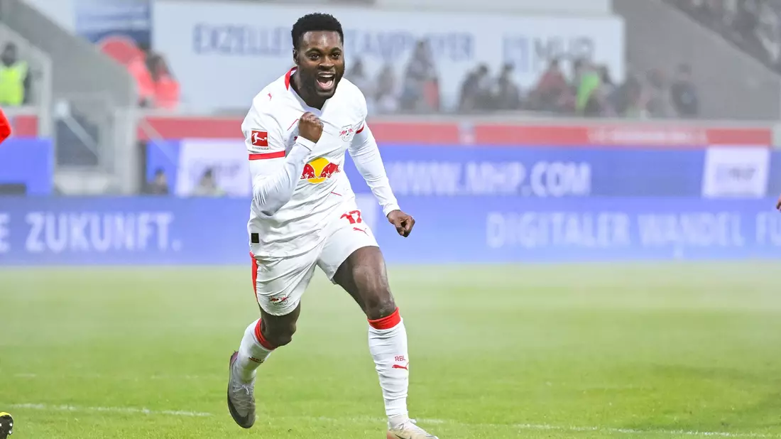 Ridle Baku (RB Leipzig) jubelt nach seinem Tor zum 0:1 in Heidenheim. - Bild: Harry Langer/dpa