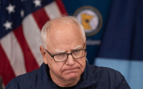 Der Gouverneur von Minnesota, Tim Walz, fordert Washington auf, den Einsatz zu beenden. (Archivbild) - Foto: Jerry Holt/Star Tribune via AP/dpa